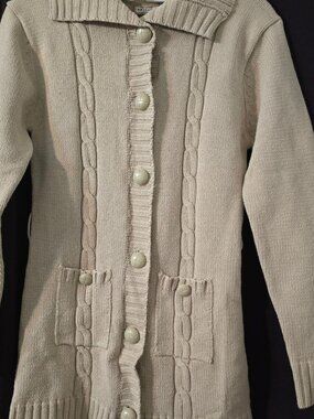 NWOT M (L-Runs Small) Arizona Jean Company Tan /Beige Cardigan L-Sleeves Sweater